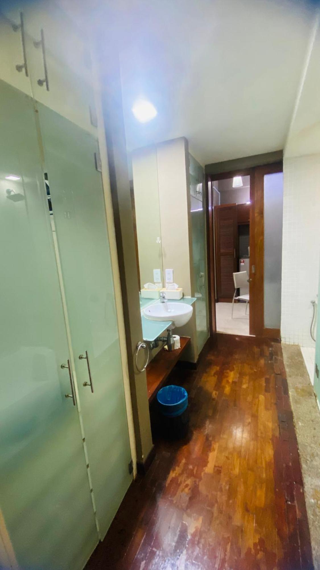 10 Semantan Residences * Kuala Lumpur
